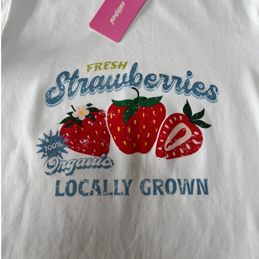 NWT Edikted Womens Strawberries Locally Grown Graphic Short Sleeve Shirt M